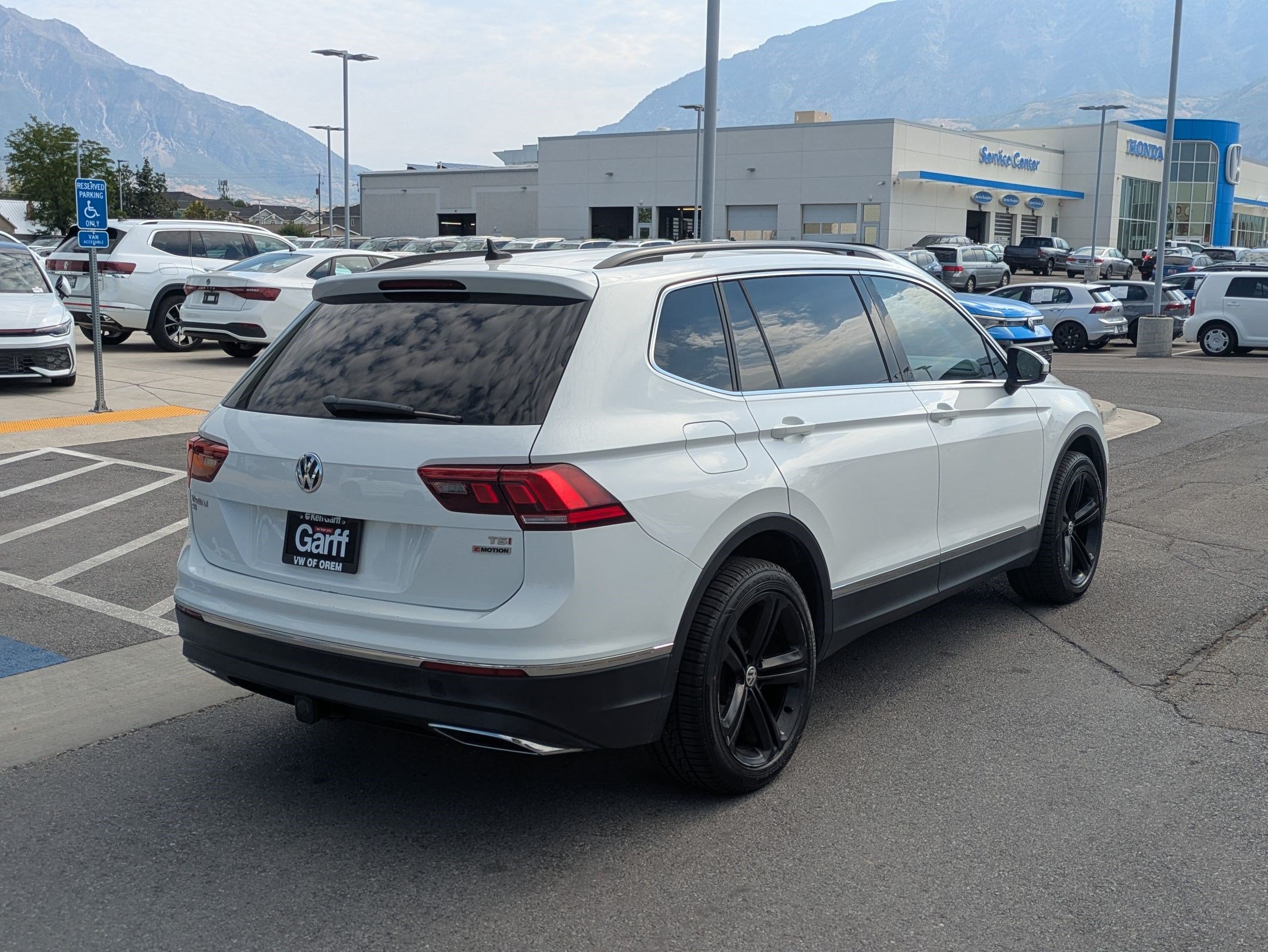 Used 2018 Volkswagen Tiguan SE w/ 3rd Row Seat Package AWD/4WD image 3