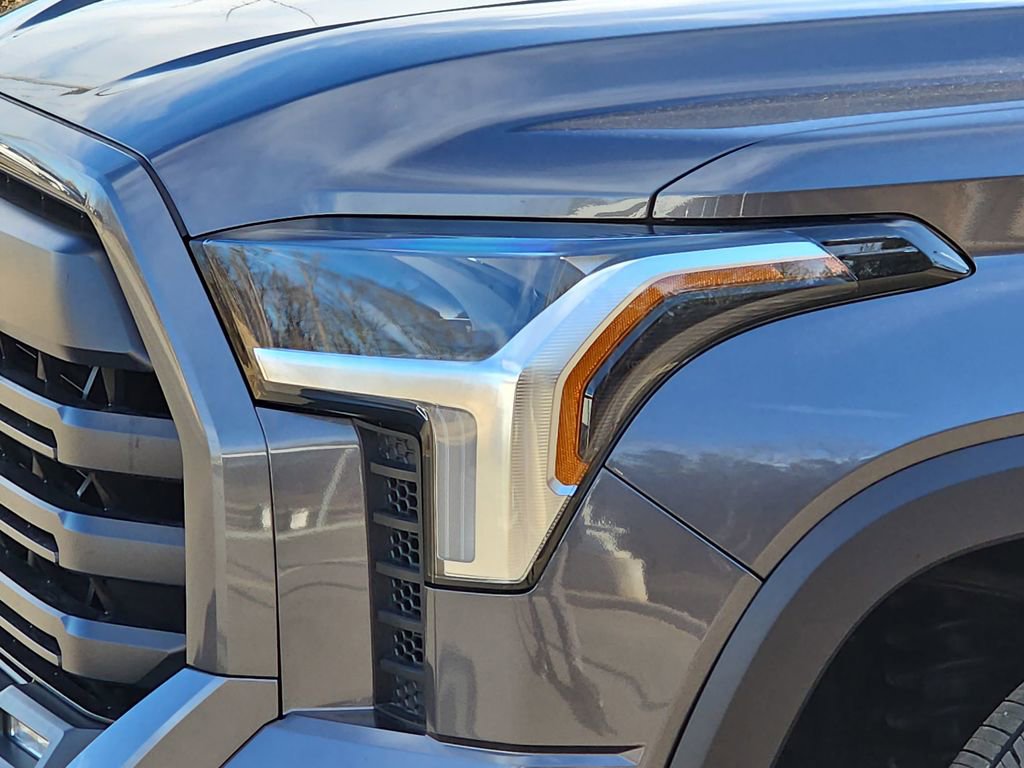 Used 2022 Toyota Tundra SR5 w/ SR5 Convenience Package image 27