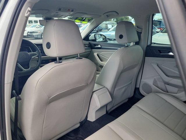 Certified 2023 Volkswagen Jetta SE FWD image 12