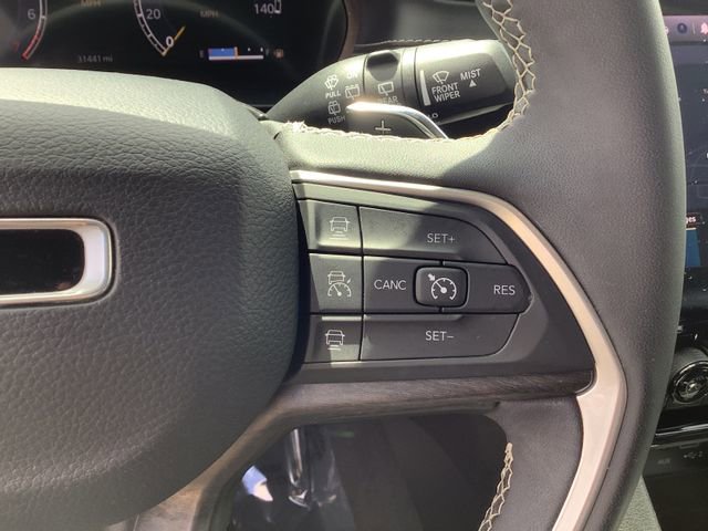Used 2024 Jeep Grand Cherokee Limited RWD image 12