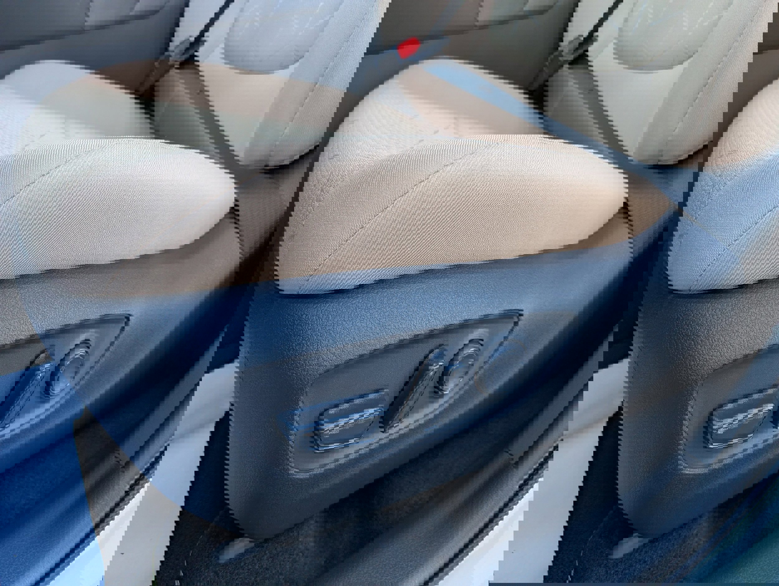 New 2025 Toyota RAV4 XLE image 11