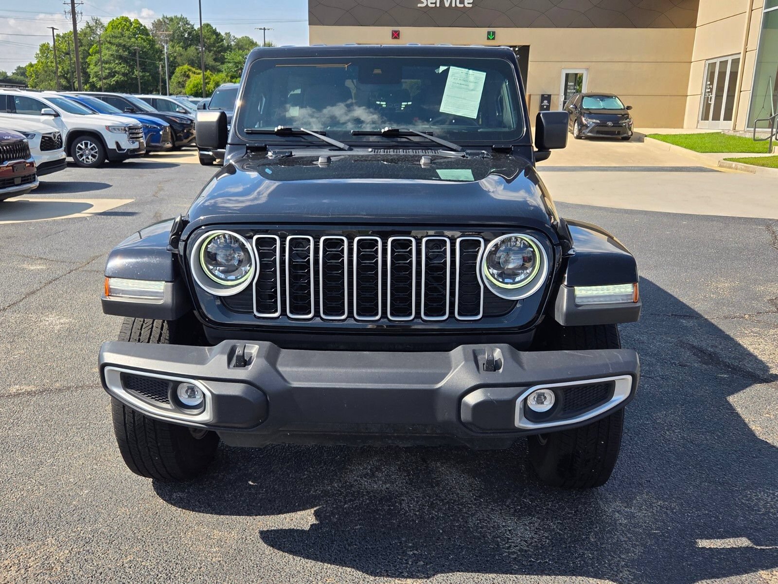 Used 2025 Jeep Wrangler Unlimited Sahara AWD/4WD image 2