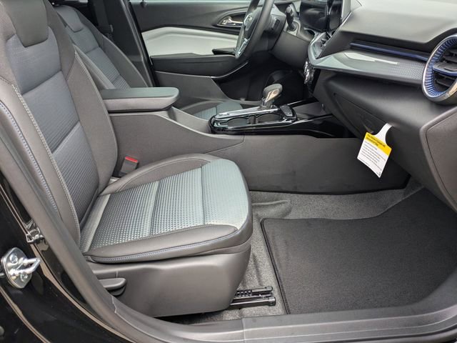 New 2026 Chevrolet Trax LT w/ Sunroof Package FWD image 34