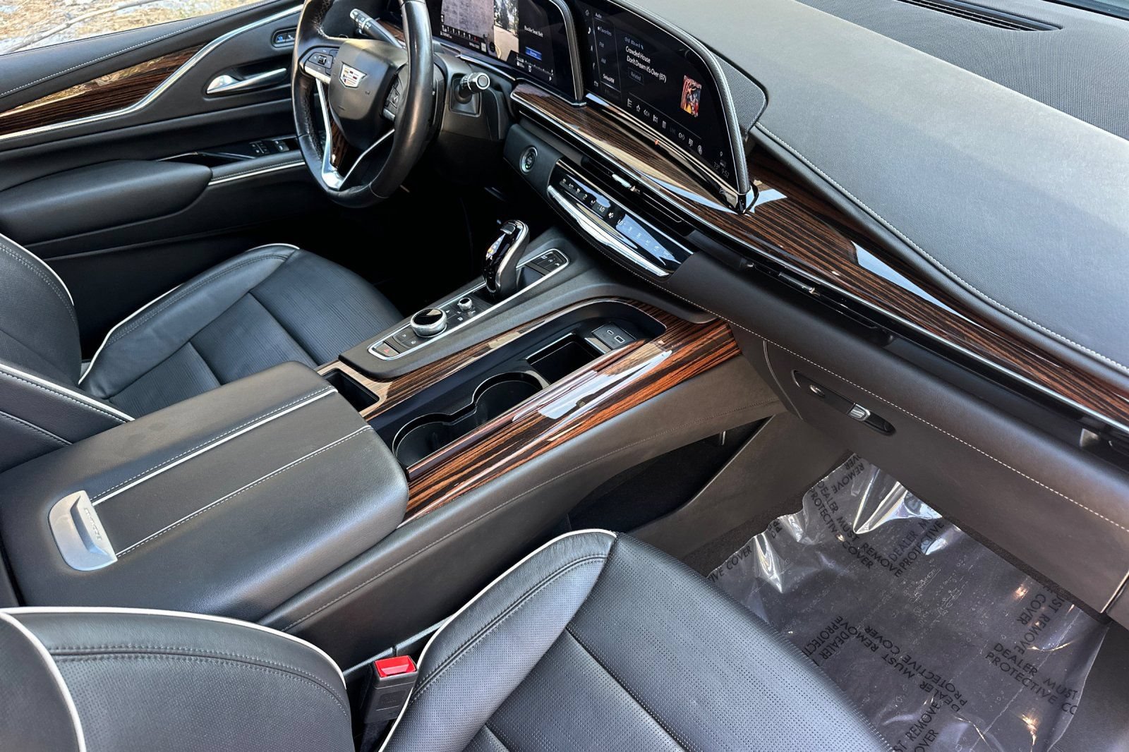 Used 2023 Cadillac Escalade ESV Premium Luxury w/ LPO, Radiant Package AWD/4WD image 16