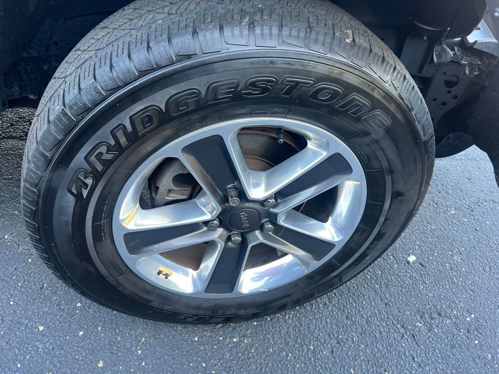 Used 2019 Jeep Wrangler Unlimited Sahara image 35