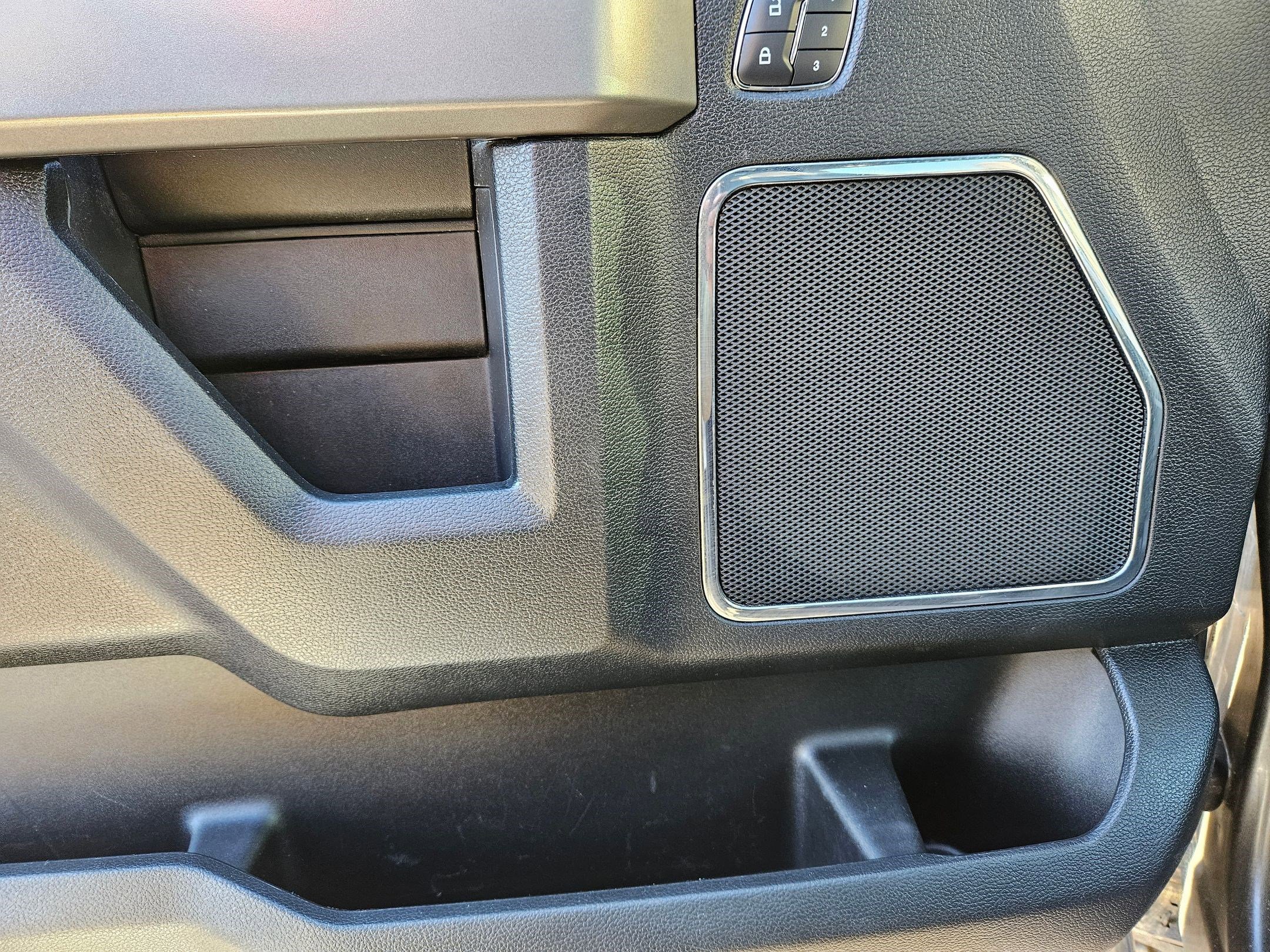 Used 2018 Ford F350 Platinum w/ Platinum Ultimate Package image 15