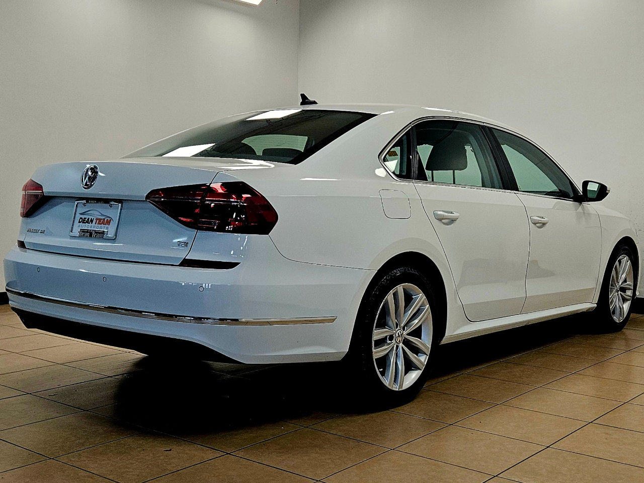 Used 2018 Volkswagen Passat 2.0T SE image 4