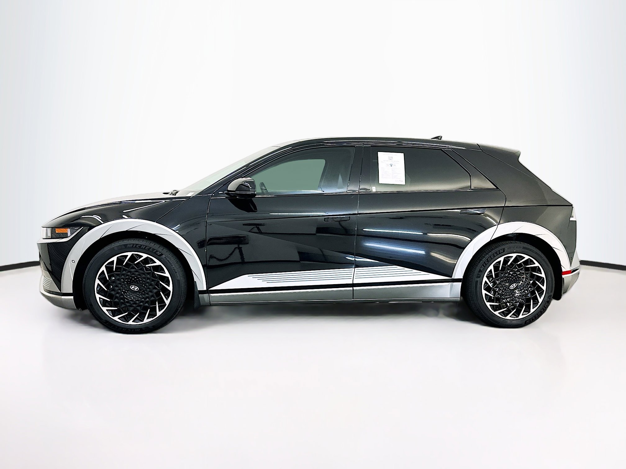 Used 2024 Hyundai Ioniq 5 Limited AWD/4WD image 4