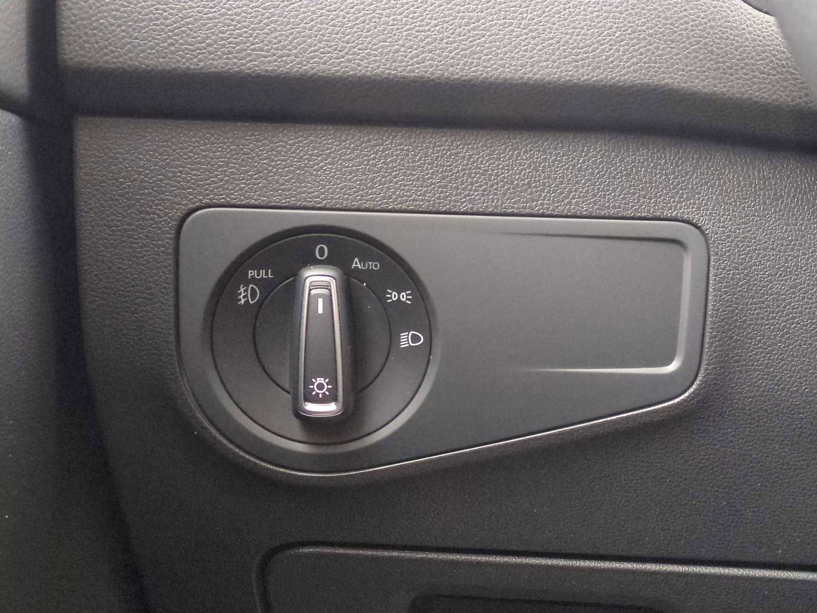 Used 2019 Volkswagen Tiguan SEL image 38