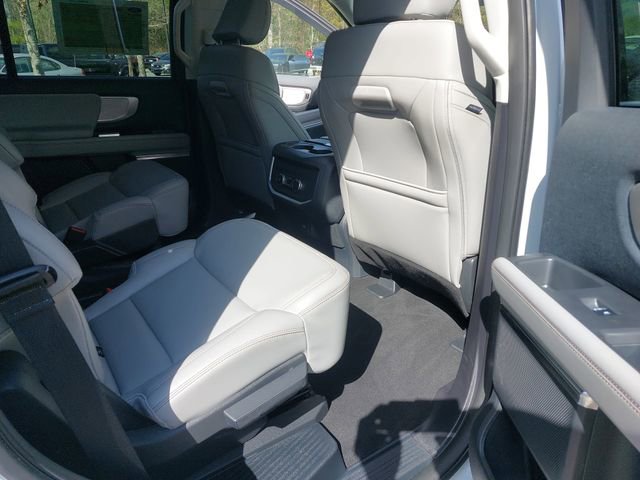 Certified 2025 Ford Expedition Active image 11