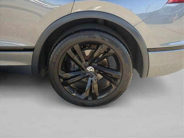 Used 2023 Volkswagen Tiguan SE R-Line FWD image 23