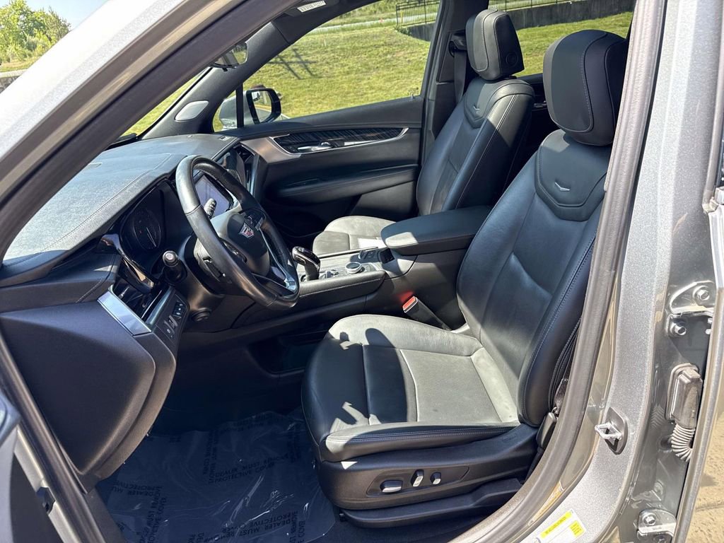 Used 2023 Cadillac XT6 Premium Luxury w/ Technology Package AWD/4WD image 6