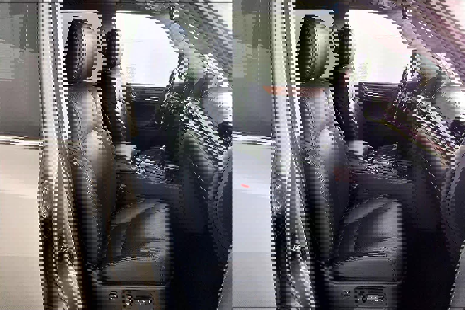 Used 2021 Lexus LX 570 4WD w/ 3rd Row & Luxury Pkg image 8