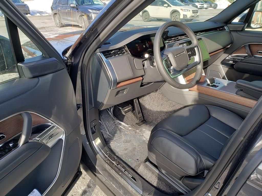 New 2025 Land Rover Range Rover SE image 9
