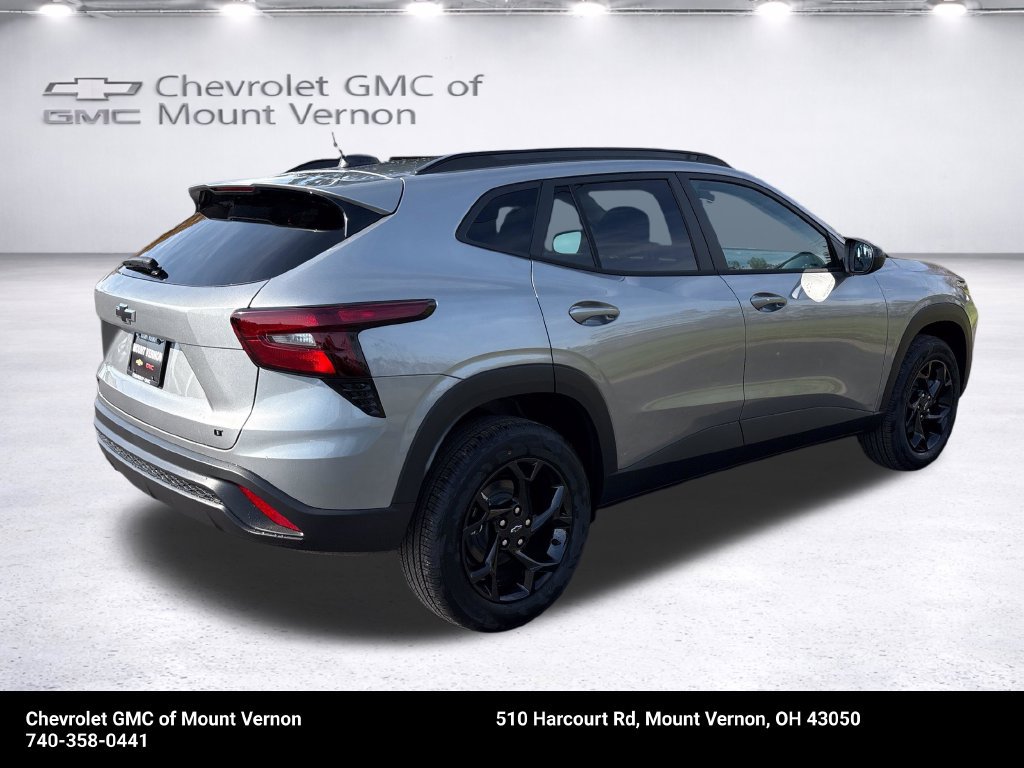 New 2026 Chevrolet Trax LT w/ Midnight Edition FWD image 5