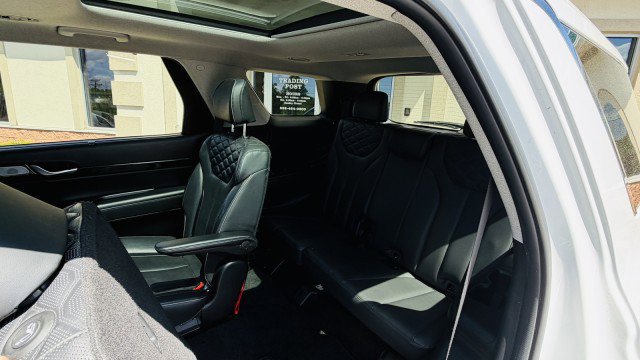 Used 2022 Hyundai Palisade Limited w/ Cargo Package FWD image 9