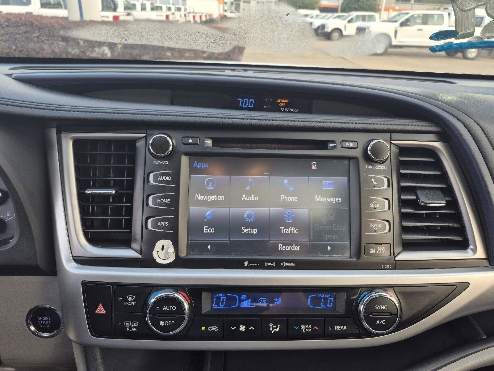 Used 2019 Toyota Highlander XLE FWD image 3