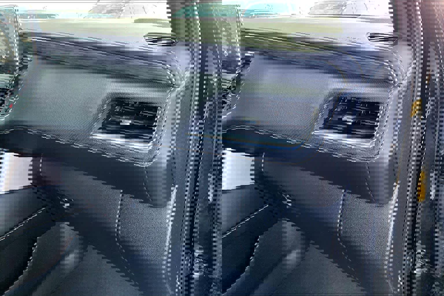 Used 2022 GMC Yukon SLT w/ SLT Premium Package image 19