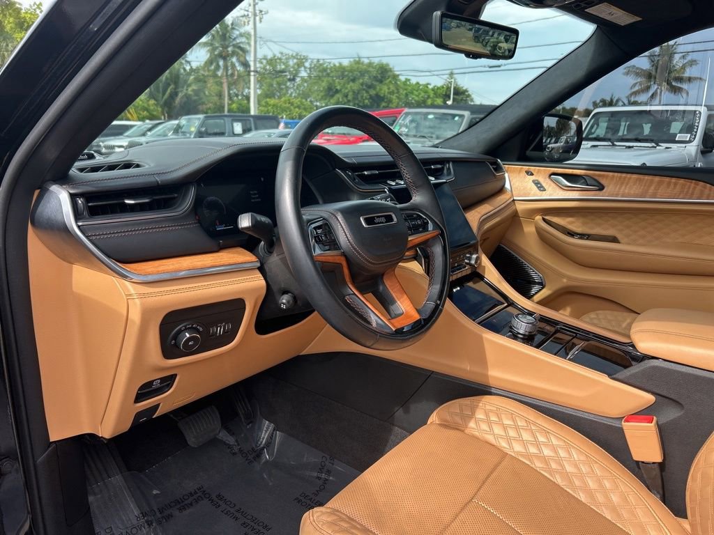 Used 2021 Jeep Grand Cherokee L Summit AWD/4WD image 11