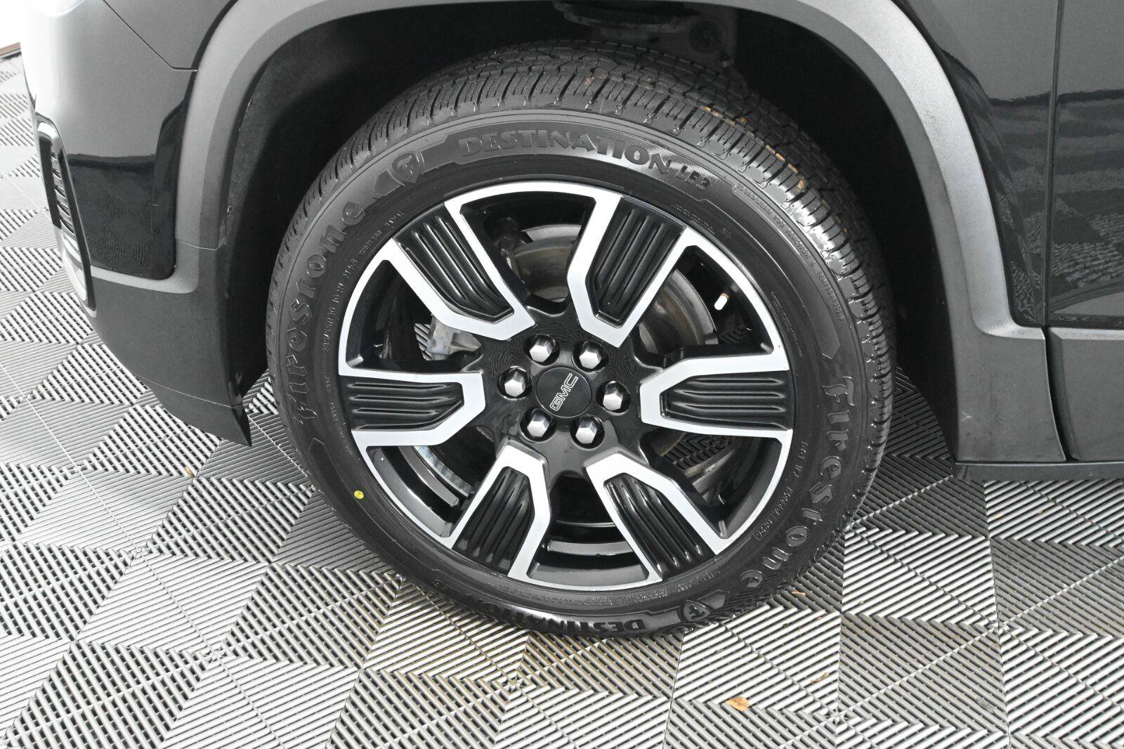 Used 2021 GMC Acadia SLE w/ Driver Convenience Package FWD image 29