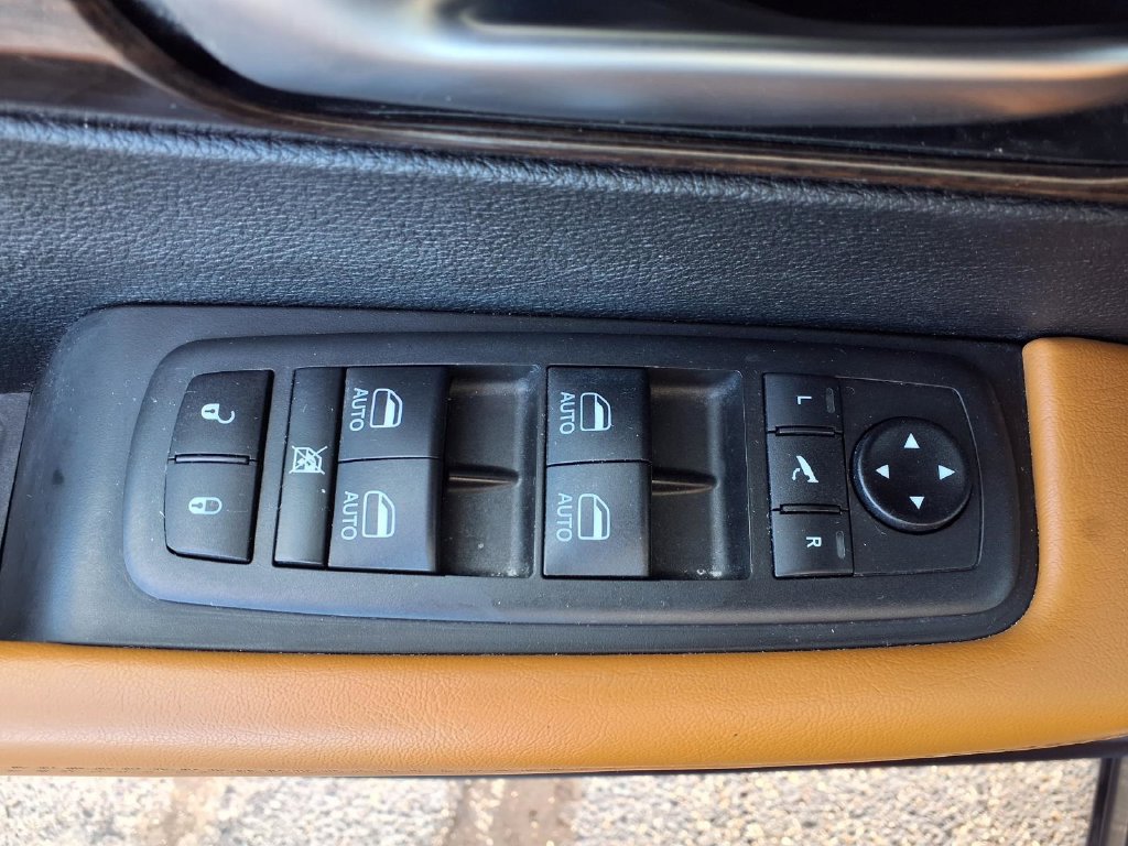 Used 2021 Chrysler Pacifica Pinnacle FWD image 11