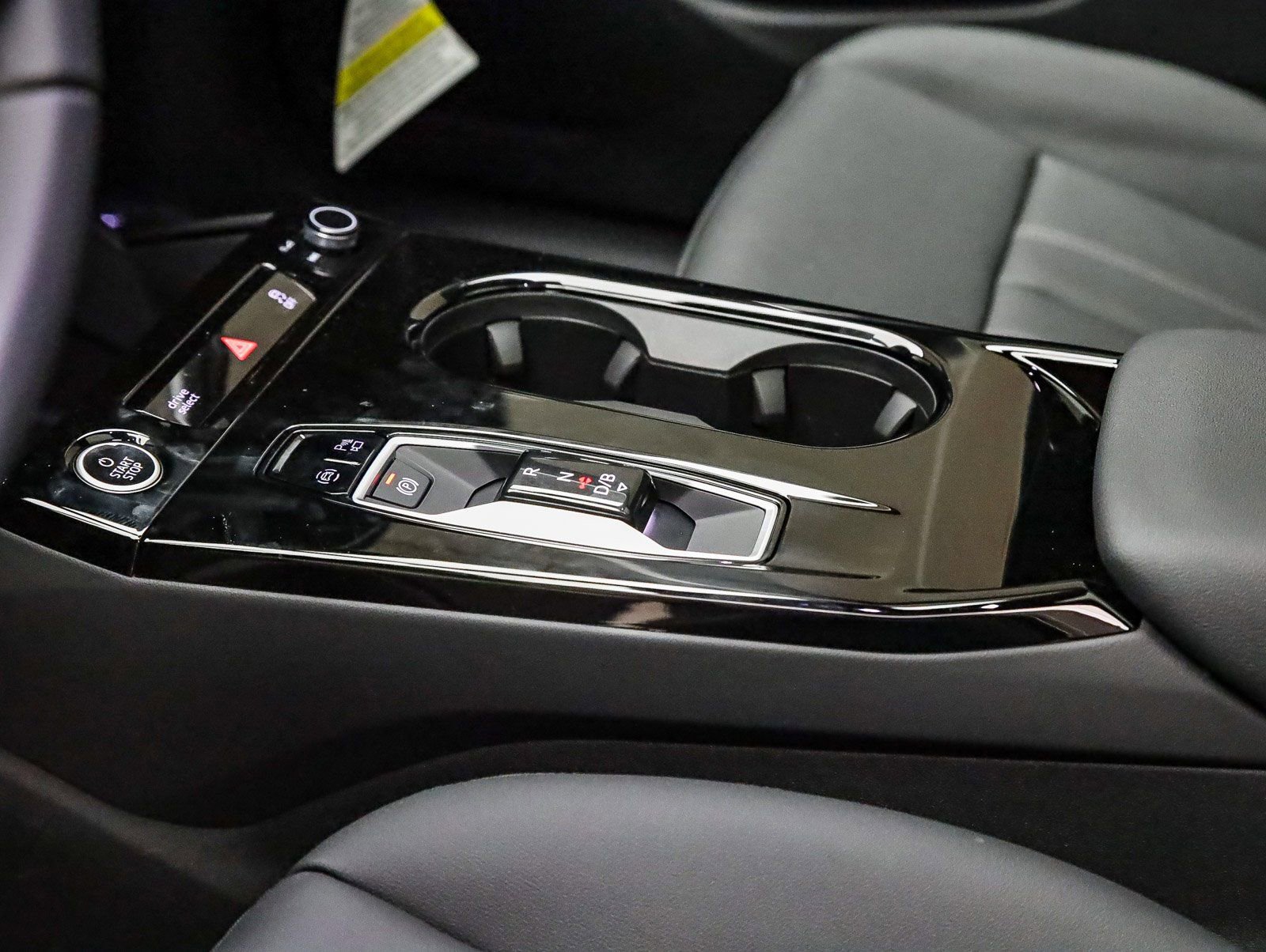 New 2025 Audi Q6 e-tron Premium AWD/4WD image 26