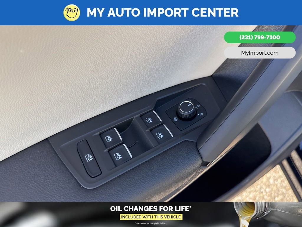 Used 2019 Volkswagen Tiguan SE w/ Panoramic Sunroof Package image 11