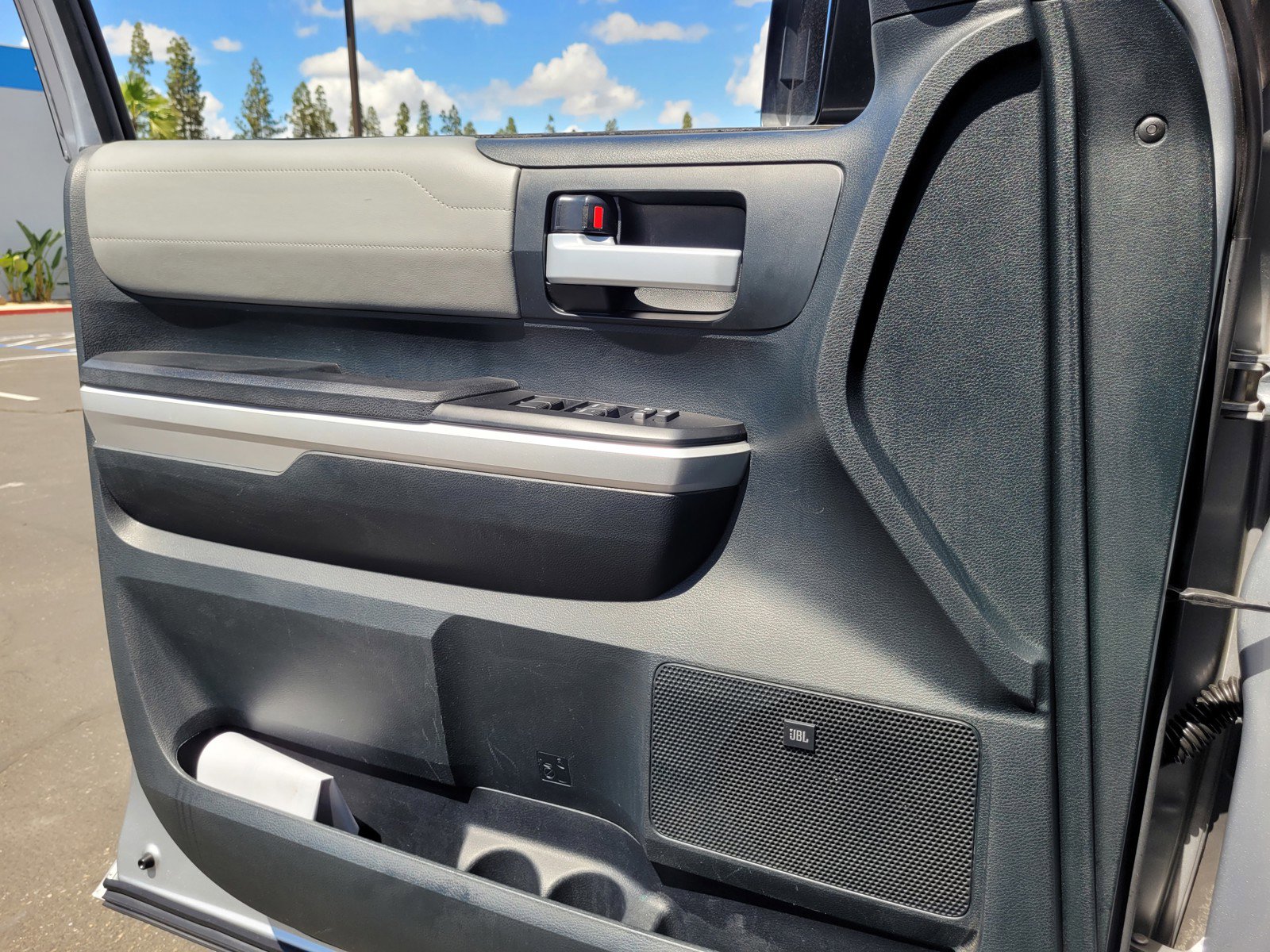 Used 2016 Toyota Tundra Limited w/ Limited Premium Package image 25