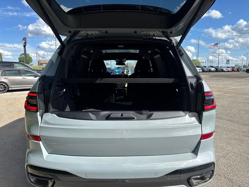 New 2026 BMW X7 xDrive40i w/ M Sport Package AWD/4WD image 22