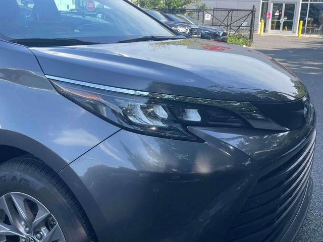 Certified 2025 Toyota Sienna XLE FWD image 12