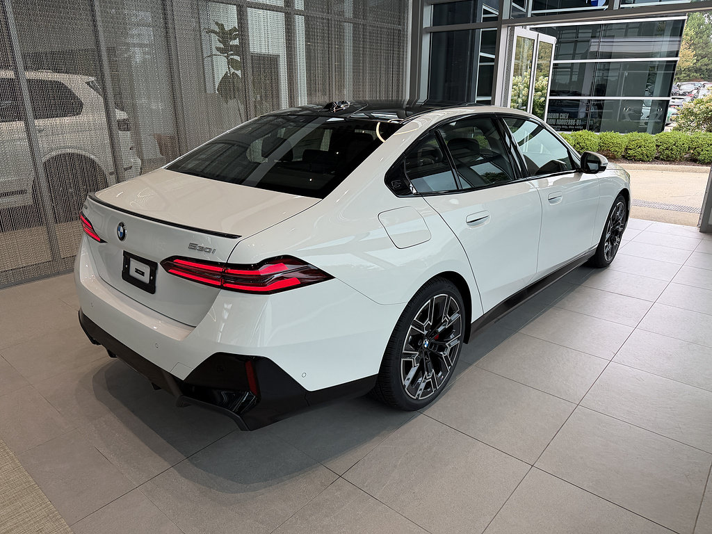 New 2027 BMW 530i xDrive w/ M Sport Package AWD/4WD image 6
