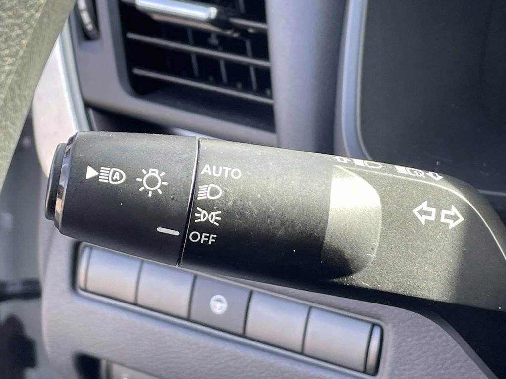 Used 2023 Nissan Rogue SV image 22