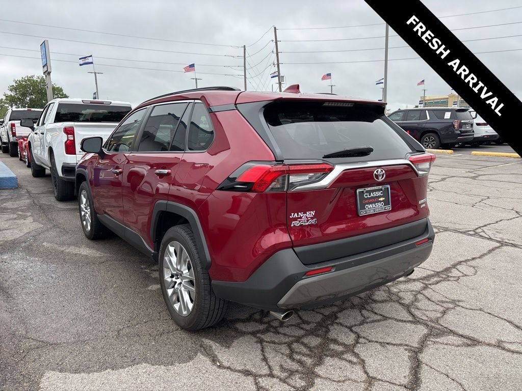 Used 2020 Toyota RAV4 Limited w/ Limited Grade Weather Package AWD/4WD image 3