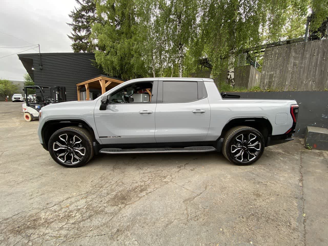Used 2024 GMC Sierra EV Denali AWD/4WD image 3
