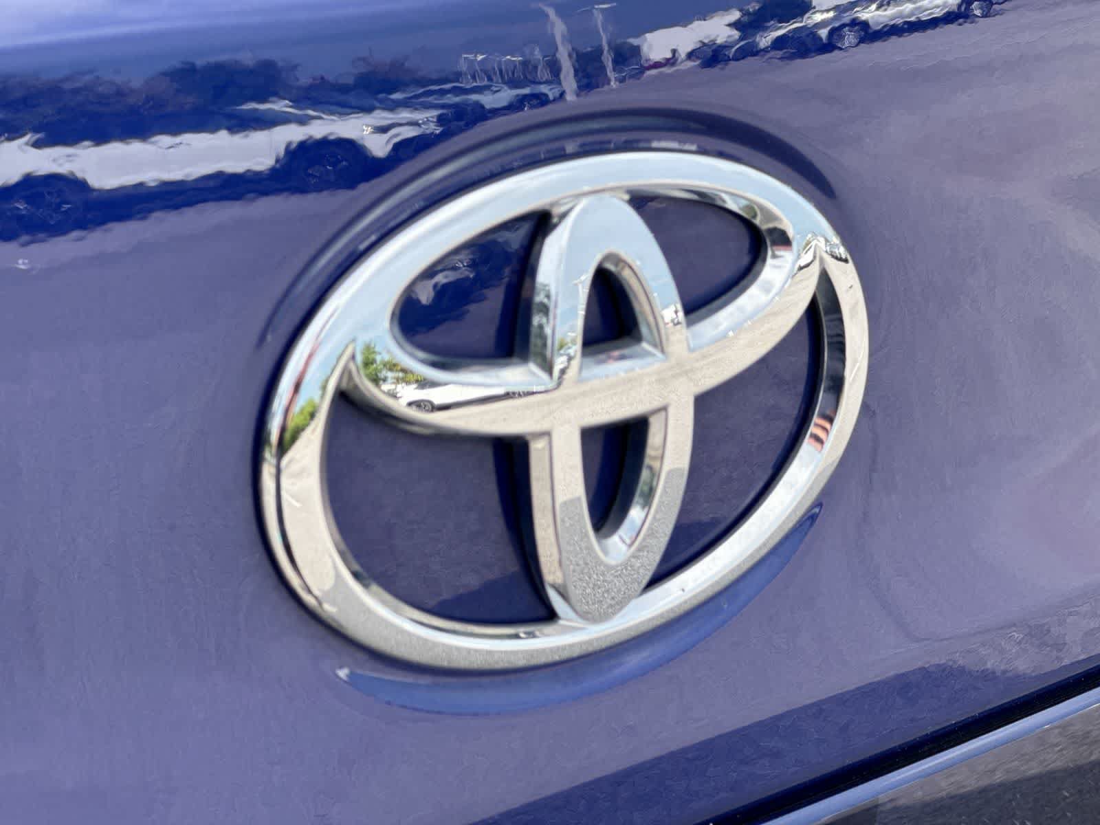Used 2025 Toyota Corolla Cross XLE FWD image 18