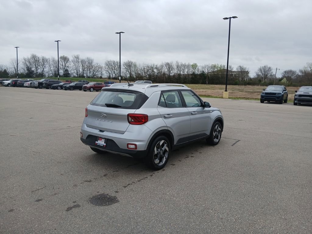Used 2023 Hyundai Venue SEL image 7