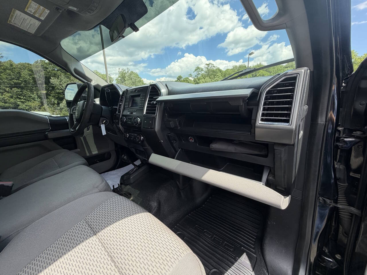 Used 2017 Ford F550 4x4 Regular Cab Super Duty image 43
