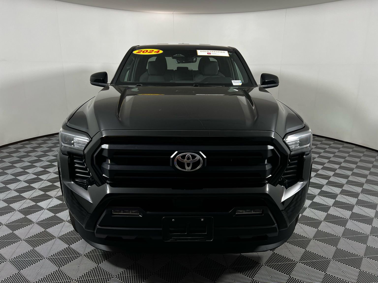 Certified 2024 Toyota Tacoma SR5 image 2