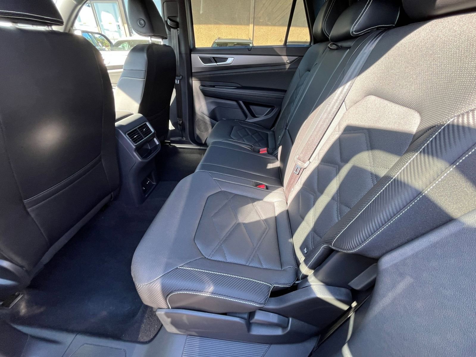 Used 2025 Volkswagen Atlas Cross Sport SE image 28