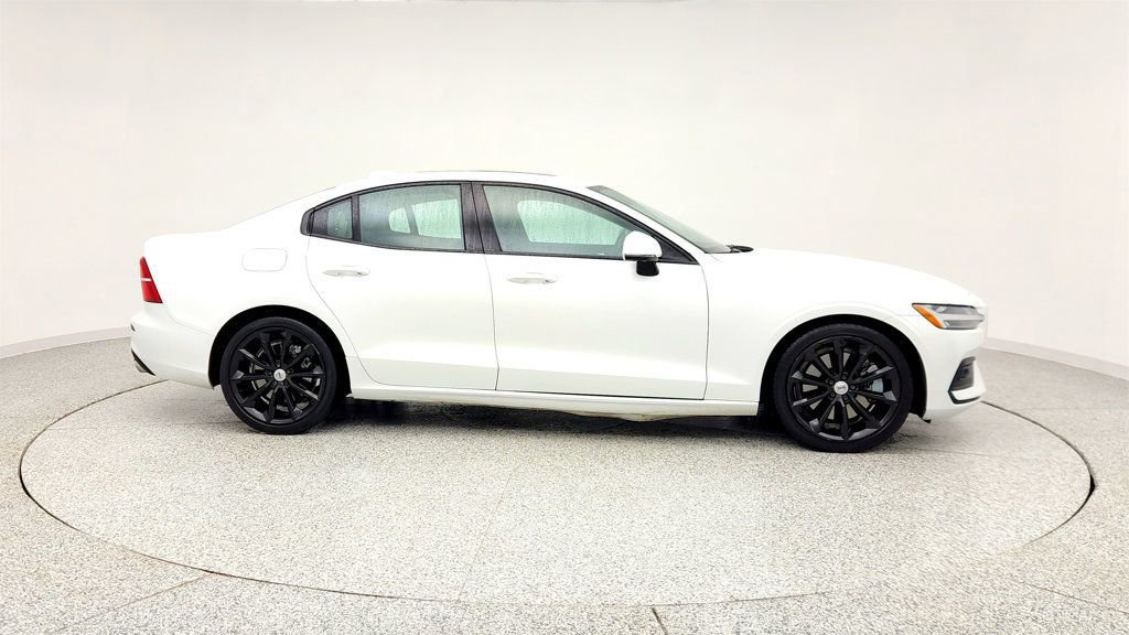 Used 2021 Volvo S60 T6 Momentum w/ Advanced Package image 4