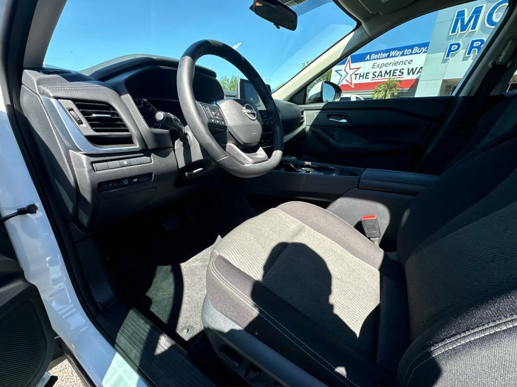 Used 2026 Nissan Rogue SV FWD image 13