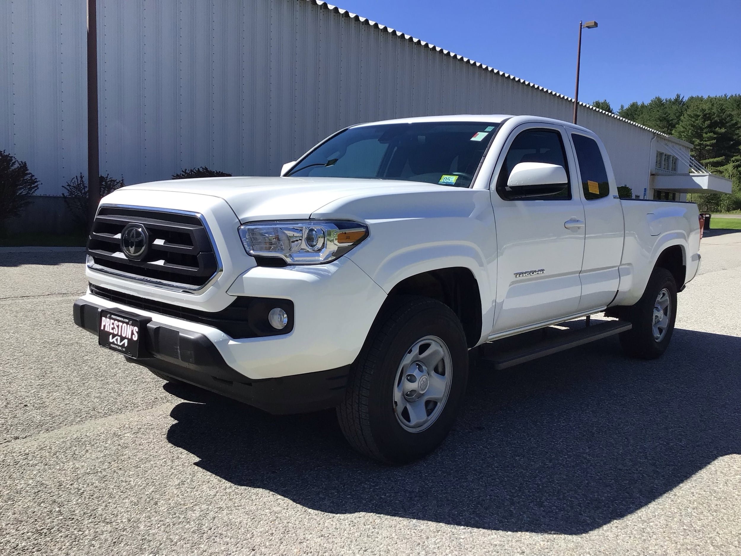 Used 2023 Toyota Tacoma SR5 RWD image 3
