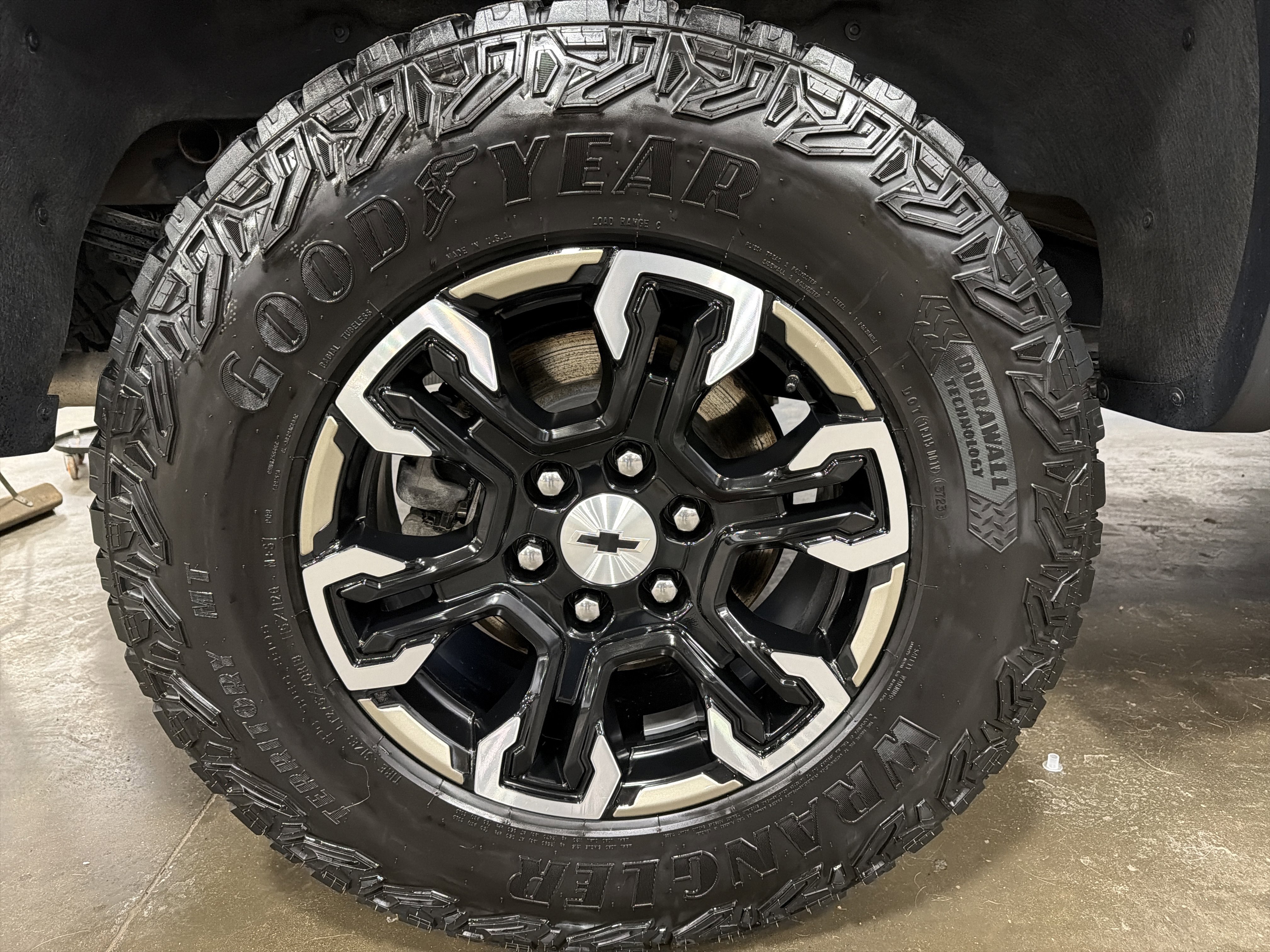 Used 2024 Chevrolet Silverado 1500 ZR2 image 25