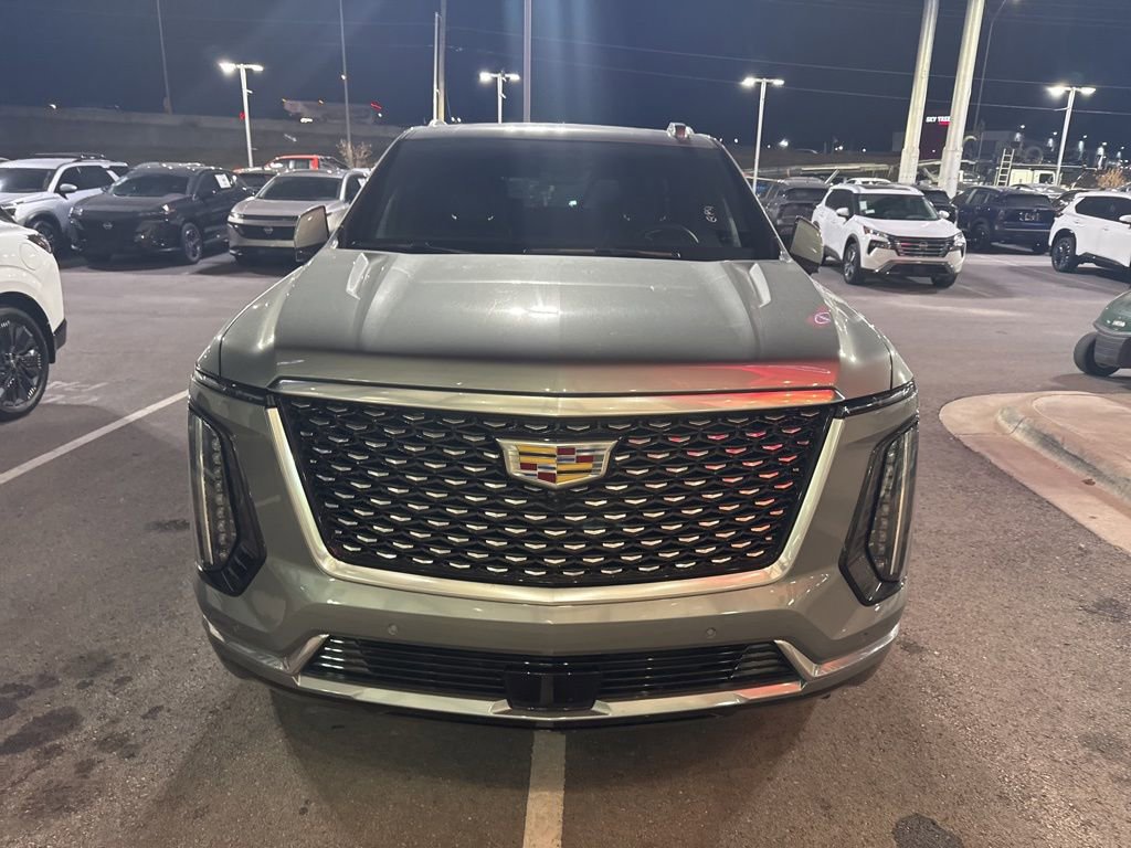Used 2025 Cadillac Escalade Premium Luxury image 2
