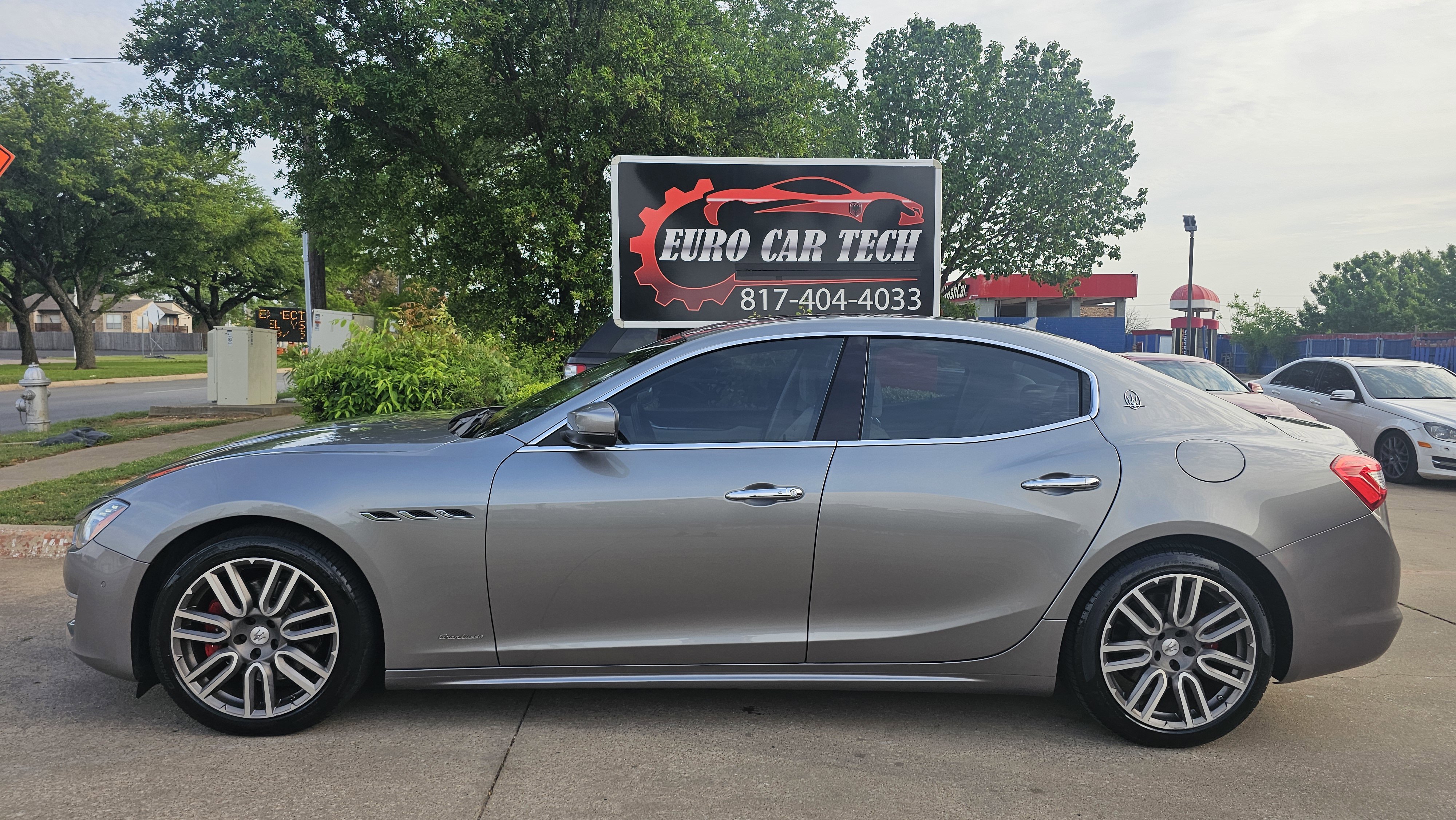 Used 2018 Maserati Ghibli GranLusso image 2