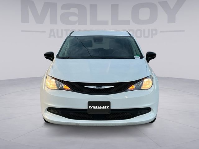 Used 2024 Chrysler Voyager LX image 8