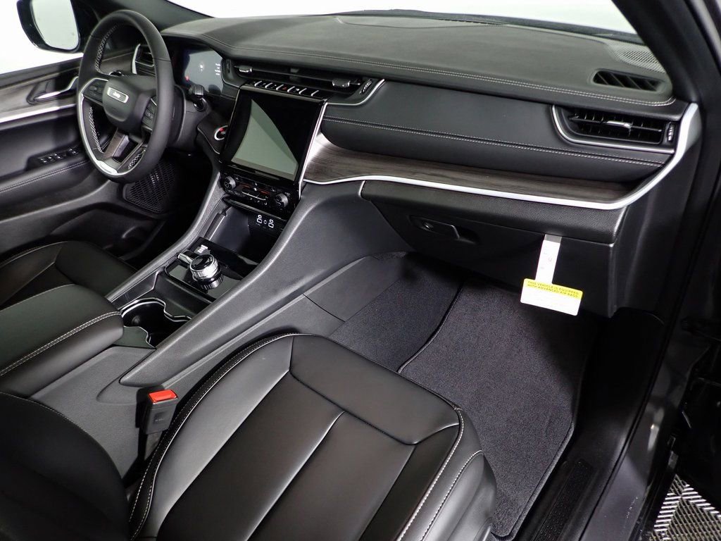 New 2025 Jeep Grand Cherokee Limited image 37