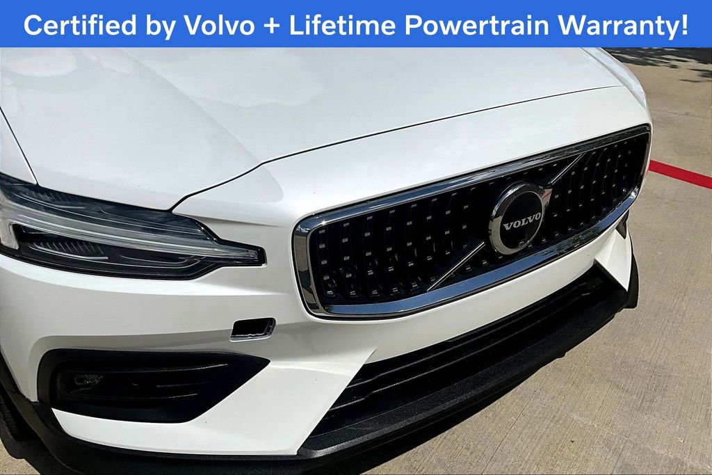 Used 2025 Volvo V60 B5 Cross Country Plus image 37