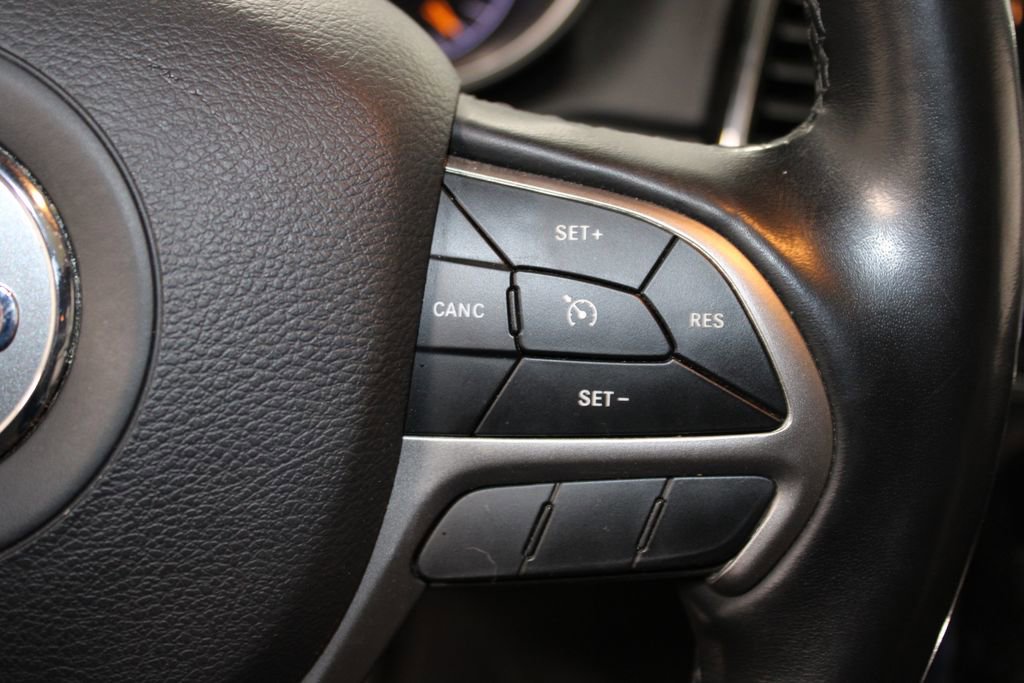 Used 2020 Jeep Grand Cherokee Altitude image 23