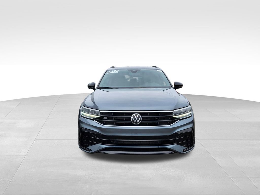 Certified 2022 Volkswagen Tiguan SE R-Line image 2
